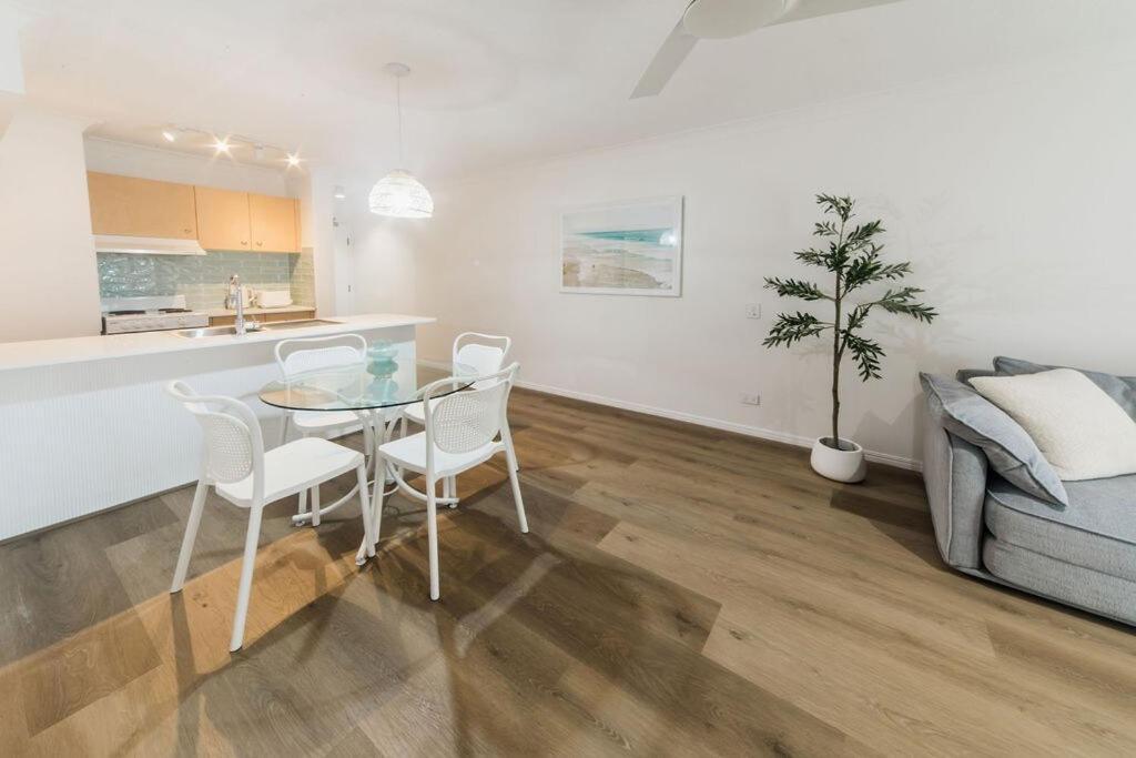 Apartment Coastal Haven In Broadbeach