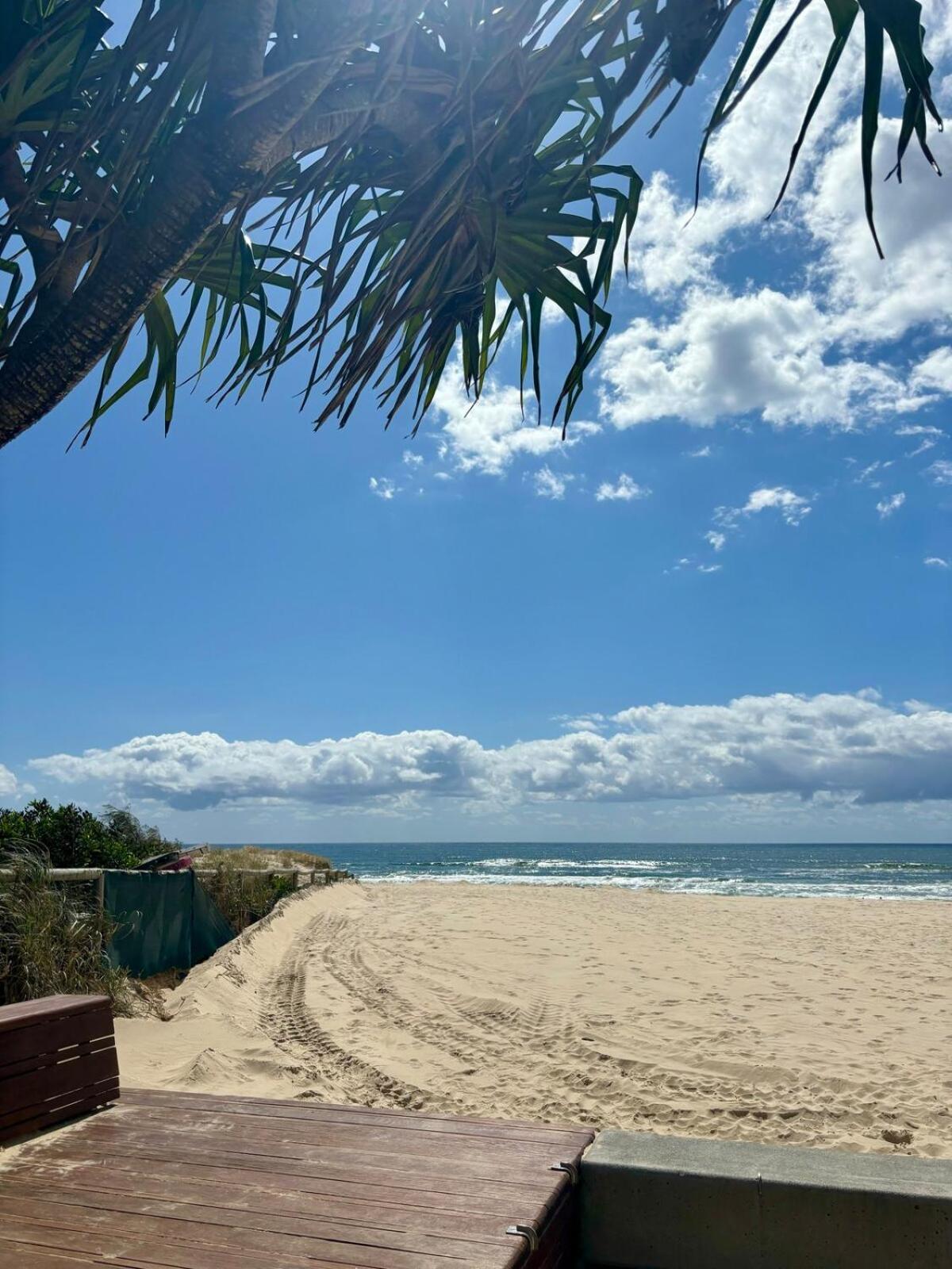 Coastal Haven In Broadbeach Apartment