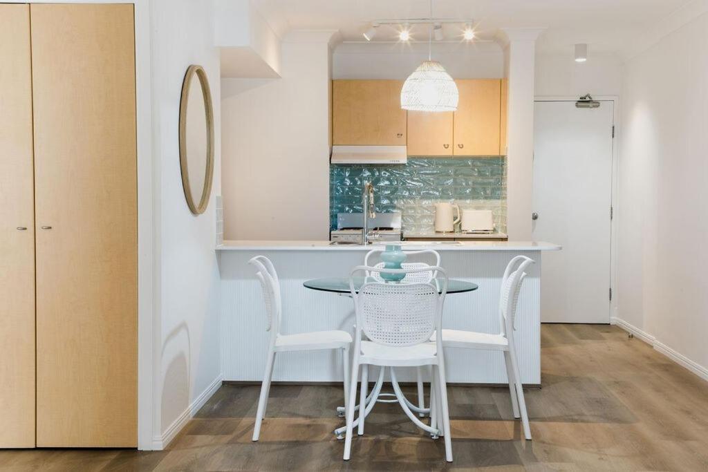 Coastal Haven In Broadbeach