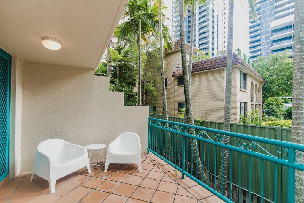 Coastal Haven In Broadbeach Apartment