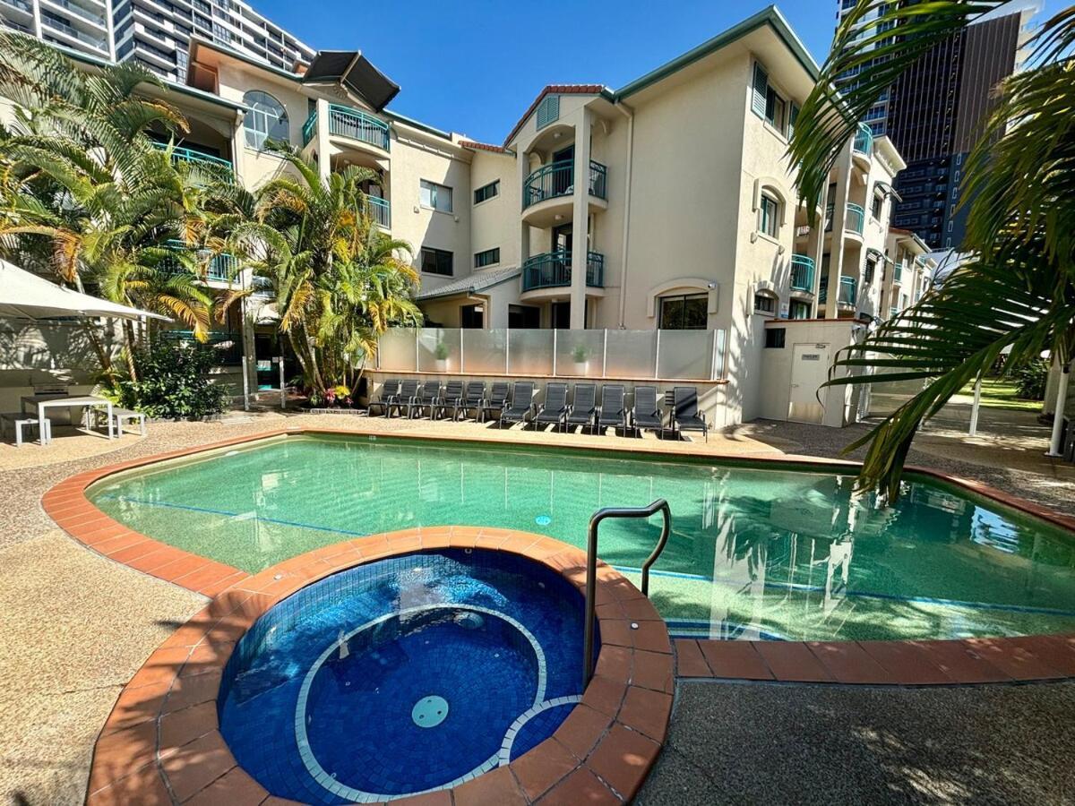 Coastal Haven In Broadbeach
