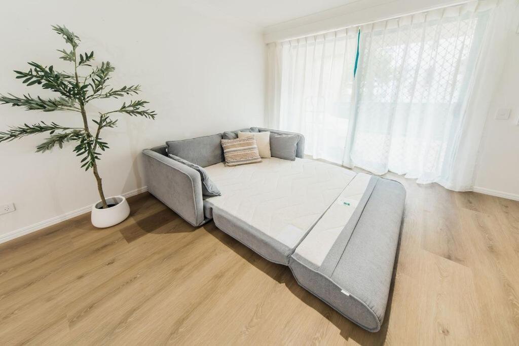 Apartment Coastal Haven In Broadbeach